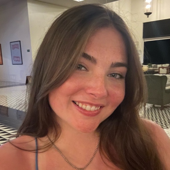 Meet your Posher, Nicole - Picture 1 of 1